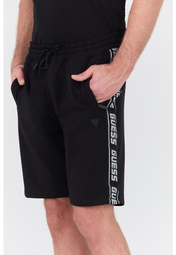 Guess - GUESS Czarne shorty Arlo. Kolor: czarny