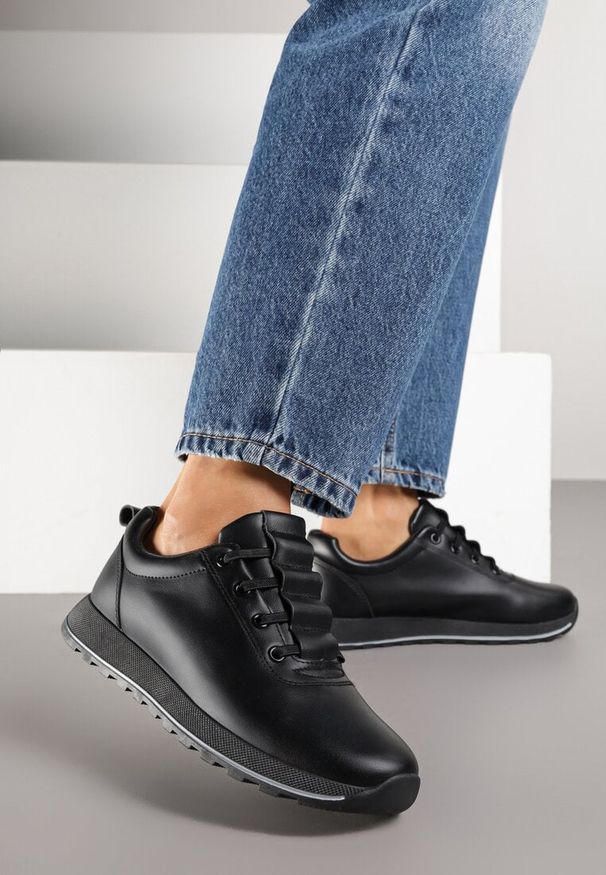 Renee - Czarne Sneakersy w Klasycznym Stylu Driosse. Okazja: na co dzień. Kolor: czarny. Materiał: jeans