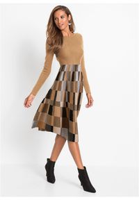 bonprix - Rozkloszowana sukienka dzianinowa żakardowa. Kolor: brązowy. Materiał: dzianina, żakard #1