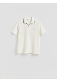 Reserved - Strukturalne polo comfort fit - złamana biel. Typ kołnierza: polo. Materiał: bawełna, dzianina #1