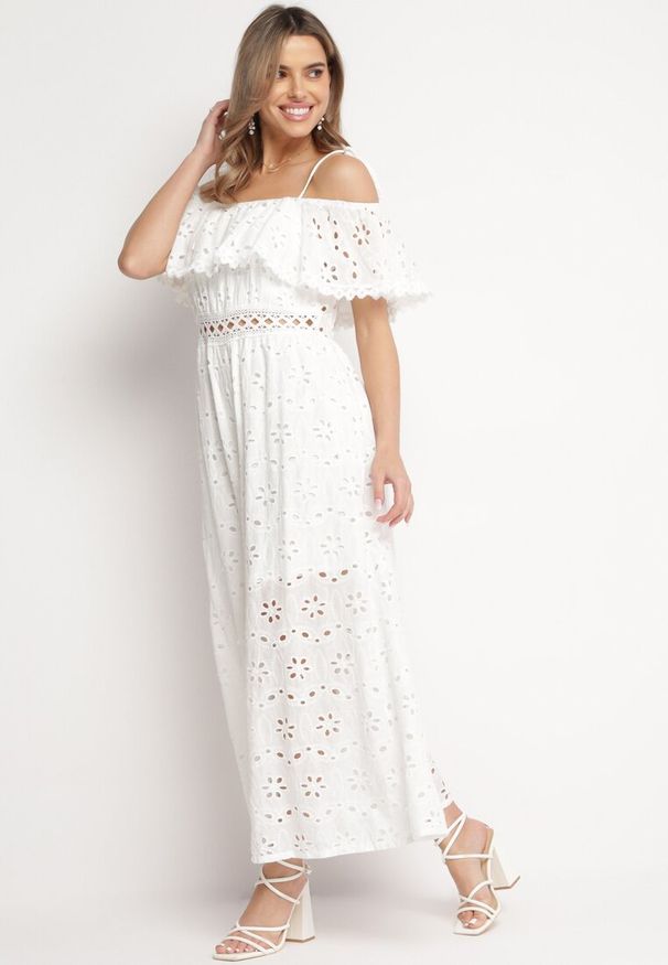 Born2be - Biały Kombinezon na Ramiączkach z Haftowanym Wzorem i Falbanką Elinva. Kolor: biały. Materiał: tkanina. Długość rękawa: na ramiączkach. Wzór: haft