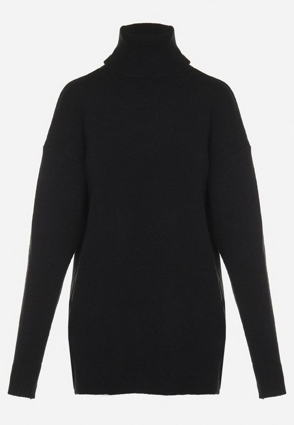 Born2be - Czarny Klasyczny Golf o Pudełkowym Kroju Deritha. Okazja: na co dzień, na spotkanie biznesowe. Typ kołnierza: golf. Kolor: czarny. Materiał: jeans. Wzór: aplikacja, gładki. Styl: klasyczny