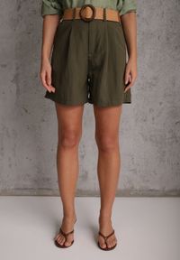 Renee - Zielone Szorty Casual z Wiskozą High Waist Ozdobione Paskiem z Plecionki Kailee. Okazja: na co dzień. Stan: podwyższony. Kolor: zielony. Materiał: wiskoza. Wzór: aplikacja. Styl: casual #4