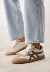 Born2be - Beżowo-Brązowe Sneakersy na Kauczukowej Podeszwie z Geometrycznym Wzorem Sewtila. Okazja: na co dzień. Kolor: beżowy. Materiał: kauczuk. Wzór: geometria #1