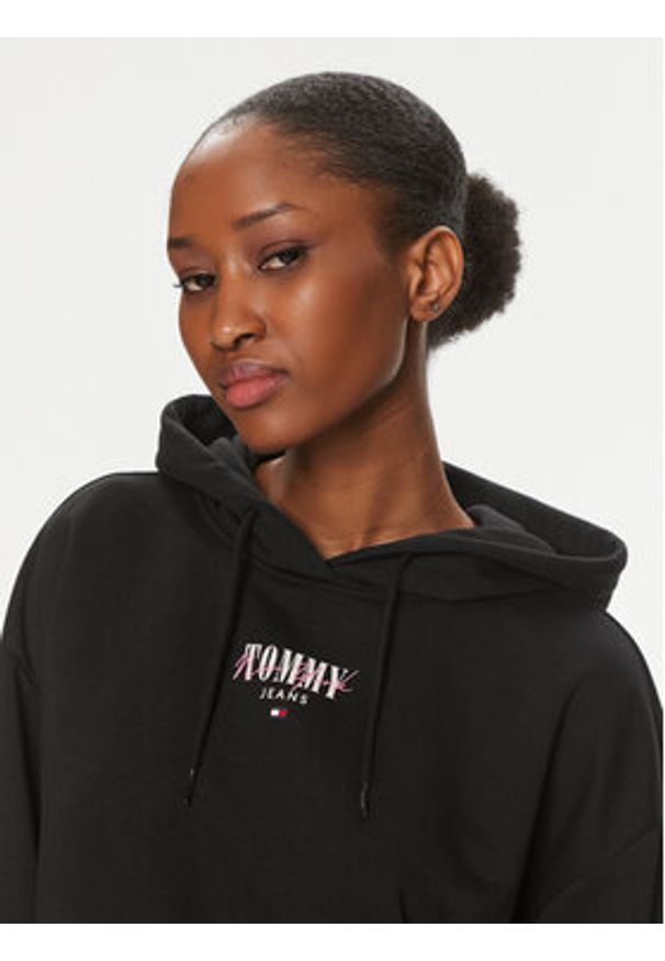 Tommy Jeans Bluza Essential Logo DW0DW17797 Czarny Relaxed Fit. Kolor: czarny. Materiał: bawełna, syntetyk