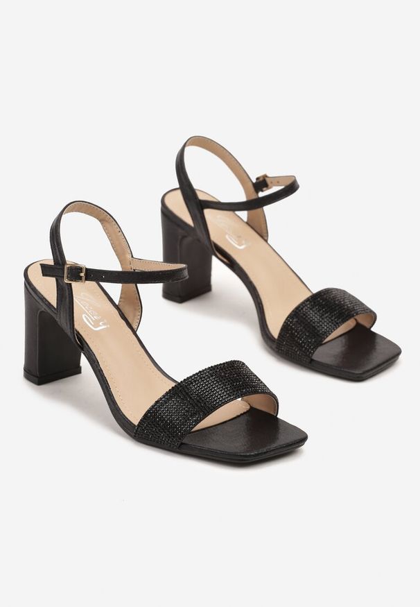 Born2be - Czarne Eleganckie Sandały na Słupku Zdobione Cyrkoniami Aveltewia. Okazja: na co dzień. Zapięcie: pasek. Kolor: czarny. Wzór: aplikacja. Obcas: na słupku. Styl: elegancki
