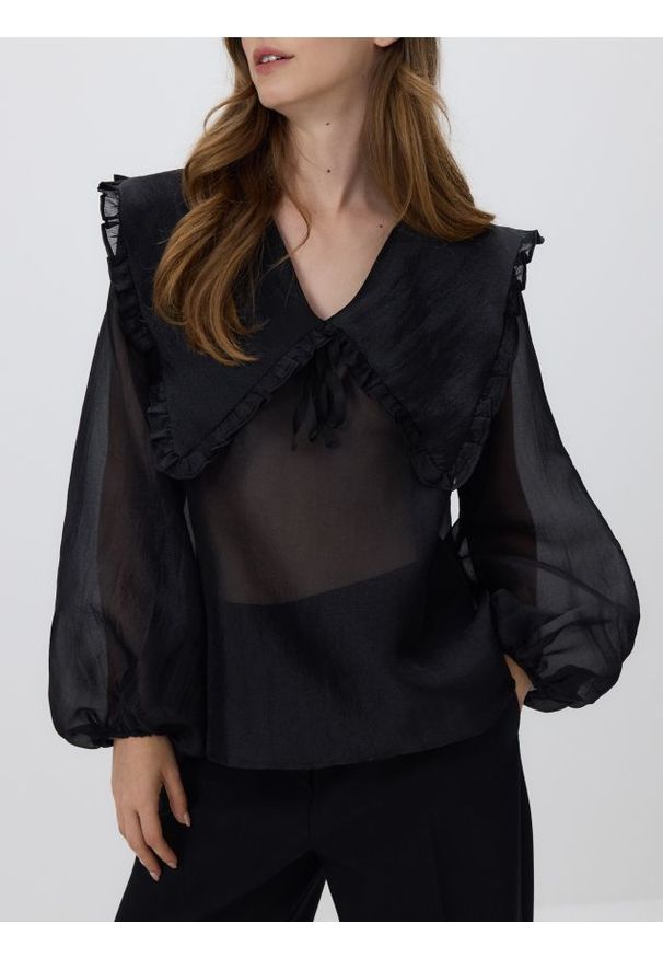 Reserved - Bluzka z ozdobnym kołnierzem - czarny. Kolor: czarny. Materiał: tkanina