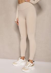 Renee - Beżowy Komplet Sportowy Legginsy i Bluza z Wycięciem na Kciuk Redarose. Kolor: beżowy