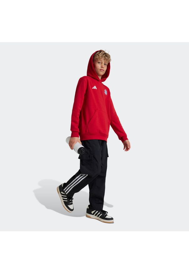 Adidas - Bluza piłkarska z kapturem dla dzieci ADIDAS FC Bayern 25/26. Typ kołnierza: kaptur. Sport: piłka nożna