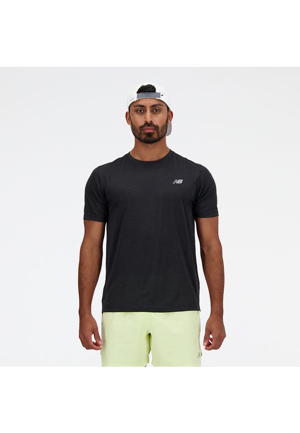 Koszulka męska New Balance MT41253BK – czarna. Kolor: czarny. Materiał: poliester, materiał. Sport: fitness
