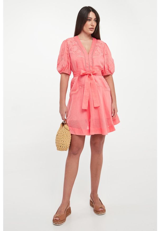 Twinset Milano - Sukienka z ramii z haftami TWINSET. Wzór: haft