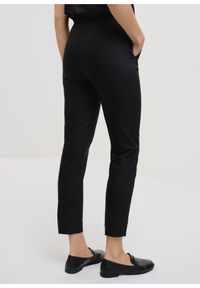Ochnik - Czarne spodnie damskie w kant. Kolor: czarny. Materiał: bawełna. Styl: elegancki #3