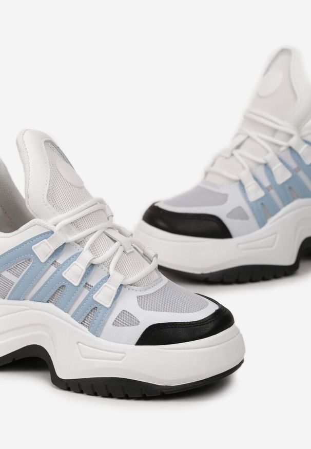 Born2be - Biało-Niebieskie Sneakersy na Grubej Podeszwie ze Żłobieniami i Przeszyciami Arilne. Okazja: na co dzień. Kolor: biały, niebieski