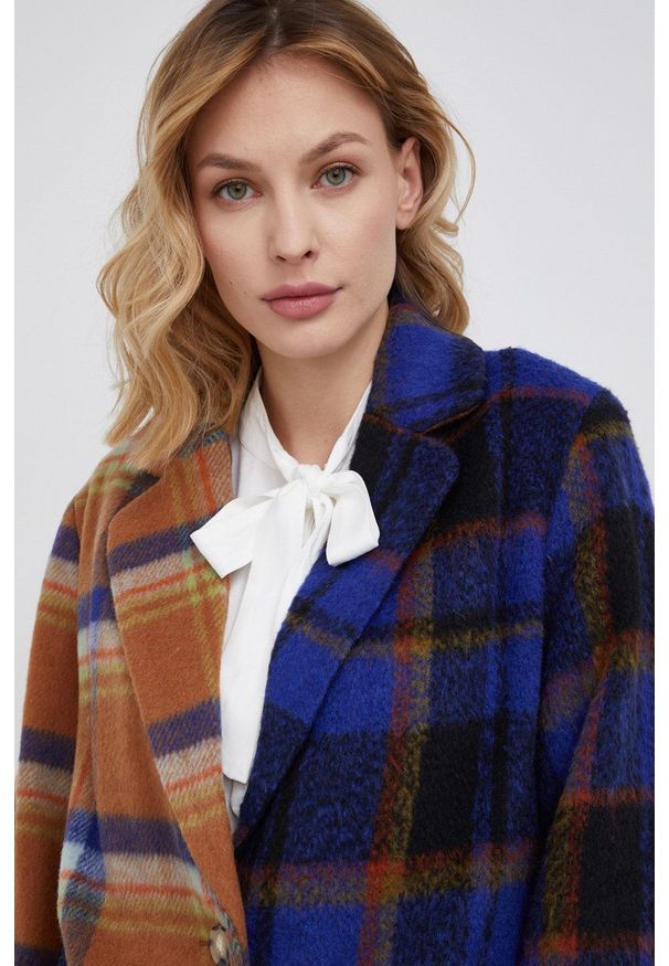Desigual Płaszcz wełniany przejściowy. Okazja: na co dzień. Materiał: wełna. Styl: klasyczny, casual