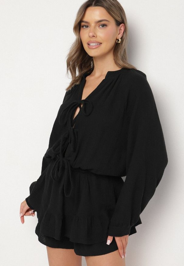 Born2be - Czarny Wiązany Bawełniany Kombinezon Boho z Falbankami i Wiązaniem Lalelia. Okazja: na co dzień, na imprezę. Kolor: czarny. Materiał: bawełna. Długość rękawa: długi rękaw. Długość: długie. Sezon: lato. Styl: boho