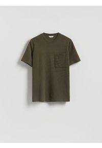 Reserved - Strukturalny t-shirt comfort fit - oliwkowy. Kolor: oliwkowy. Materiał: bawełna, dzianina