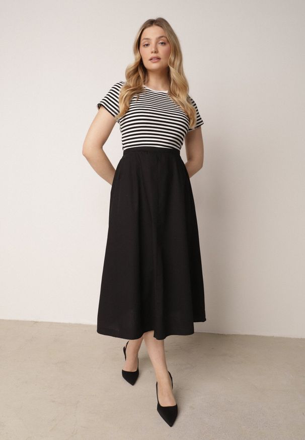 Born2be - Czarno-Biała Rozkloszowana Sukienka z Bawełny z Górą w Paski Aethephaia. Okazja: na co dzień. Kolor: czarny. Materiał: bawełna. Wzór: paski. Sezon: lato. Typ sukienki: proste, rozkloszowane. Styl: klasyczny, casual