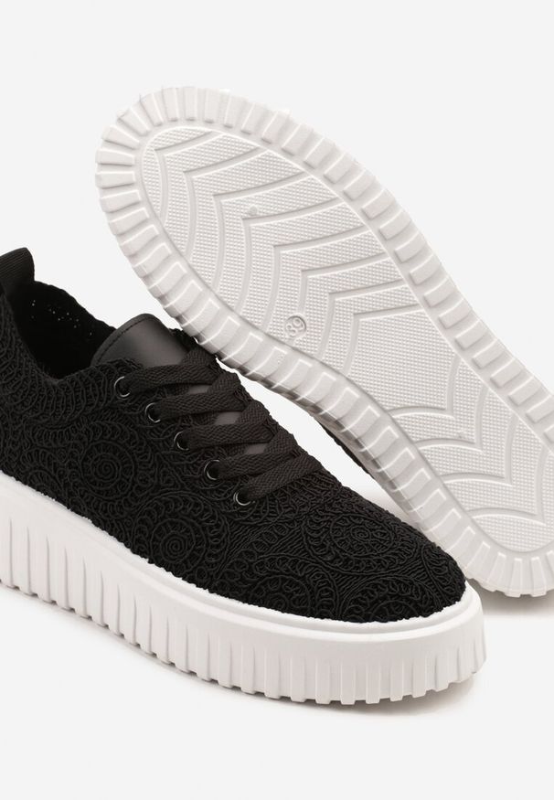 Born2be - Czarne Sneakersy na Grubej Podeszwie z Ażurową Cholewką Ellisene. Okazja: na co dzień. Kolor: czarny. Szerokość cholewki: normalna. Wzór: ażurowy