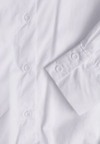 Born2be - Biała Bawełniana Koszula o Kroju Bombki Oversize Walelia. Okazja: na co dzień. Kolor: biały. Materiał: bawełna. Styl: casual #7