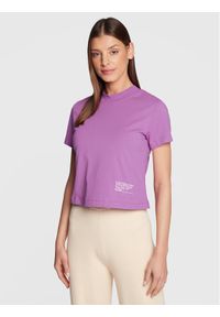 Calvin Klein Jeans T-Shirt J20J220276 Fioletowy Regular Fit. Kolor: fioletowy. Materiał: bawełna