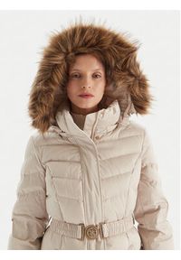 Guess Płaszcz zimowy W5BL29 W2802 Brązowy Regular Fit. Kolor: brązowy. Materiał: syntetyk. Sezon: zima #6