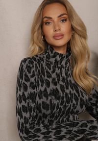 Renee - Ciemnoszary Panterkowy Golf z Wiskozą o Krótkim Kroju Lioka. Okazja: na co dzień. Typ kołnierza: golf. Kolor: szary. Materiał: wiskoza. Długość rękawa: długi rękaw. Długość: krótkie. Wzór: nadruk, motyw zwierzęcy. Styl: elegancki, casual