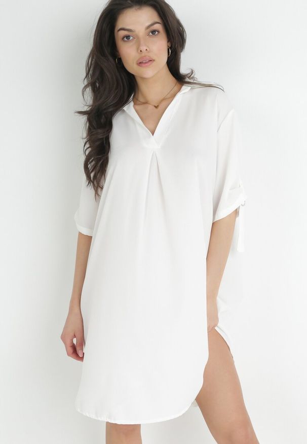 Born2be - Biała Pudełkowa Sukienka Mini z Kołnierzykiem Zeena. Kolor: biały. Długość rękawa: krótki rękaw. Długość: mini