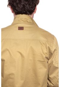 Lee - MĘSKA KURTKA PRZEJŚCIOWA LEE HARRINGTON JACKET SAFARI L86LTOSH. Kolor: żółty #5