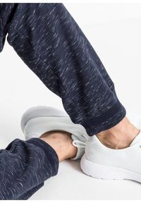 bonprix - Melanżowe spodnie sportowe ze ściągaczem. Kolor: niebieski. Wzór: melanż, prążki. Styl: sportowy #3