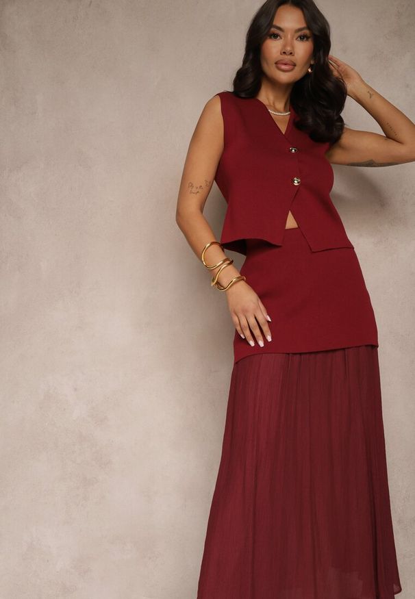 Renee - Bordowy Komplet z Wiskozą Spódnica o Rozkloszowanym Kroju i Kamizelka Ozdobiona Guzikami Felilya. Kolor: czerwony. Materiał: wiskoza. Wzór: aplikacja