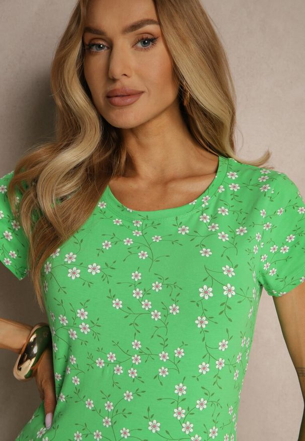 Renee - Zielony Bawełniany T-shirt z Kwiatowym Wzorem Savioraie. Okazja: na co dzień. Kolor: zielony. Materiał: bawełna. Wzór: kwiaty. Styl: klasyczny, casual