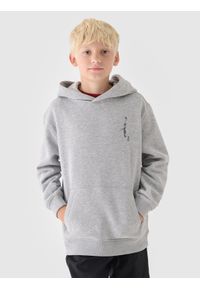 4f - 4F Bluza dresowa nierozpinana z kapturem chłopięca - szara 122 (6-7 lat). Okazja: na co dzień. Typ kołnierza: kaptur. Kolor: szary. Materiał: dresówka. Wzór: gładki, nadruk, ze splotem. Sezon: lato. Styl: sportowy, casual