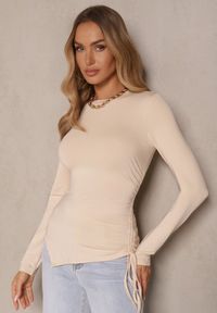 Renee - Beżowa Bluzka Longsleeve z Wiskozą o Asymetrycznym Kroju ze Ściągaczem Zepilda. Okazja: na co dzień, na spotkanie biznesowe. Kolor: beżowy. Materiał: wiskoza. Długość rękawa: długi rękaw. Długość: długie. Styl: biznesowy, klasyczny, elegancki, casual #3