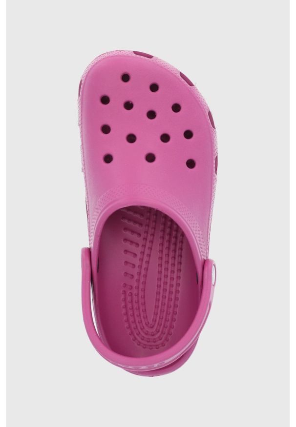 Crocs klapki damskie kolor fioletowy. Kolor: fioletowy. Materiał: guma, materiał. Wzór: gładki. Obcas: na obcasie. Wysokość obcasa: niski
