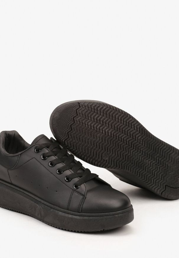 Born2be - Czarne Klasyczne Sznurowane Sneakersy na Grubej Podeszwie Tiadorae. Okazja: na co dzień, na spotkanie biznesowe. Zapięcie: sznurówki. Kolor: czarny. Materiał: bawełna, jeans