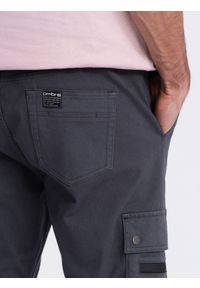 Ombre Clothing - Męskie spodnie JOGGERY z zapinanymi kieszeniami cargo - grafitowe V3. Okazja: na co dzień. Kolor: szary. Materiał: elastan, bawełna. Wzór: aplikacja. Styl: casual #11