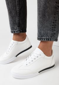 Born2be - Białe Sneakersy Seems to Change. Nosek buta: okrągły. Zapięcie: sznurówki. Kolor: biały. Szerokość cholewki: normalna. Obcas: na płaskiej podeszwie #2