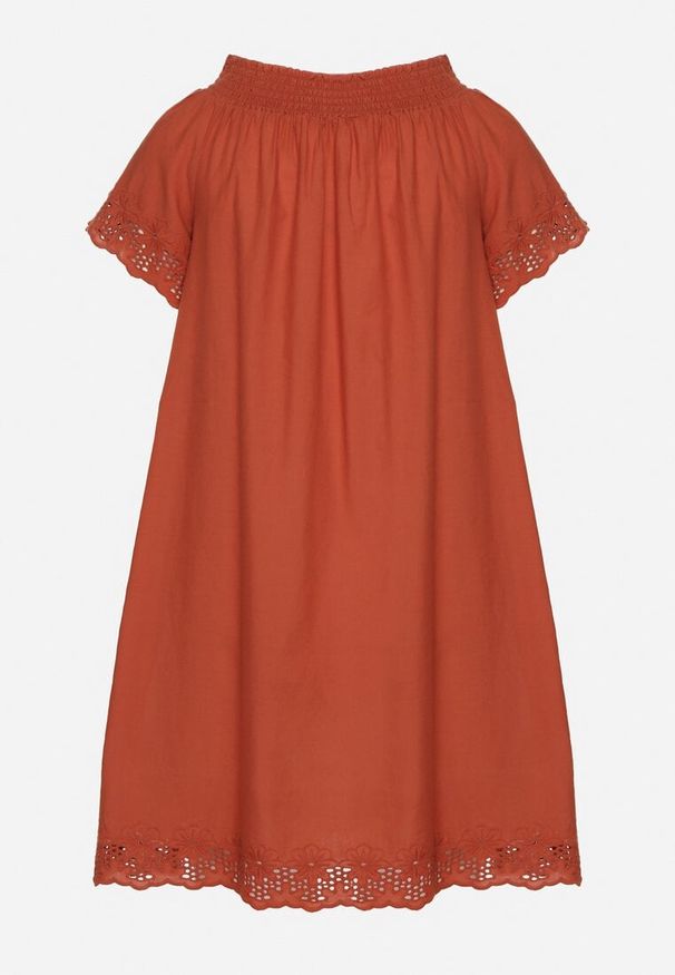 Born2be - Pomarańczowa Bawełniana Sukienka Hiszpanka z Ażurowymi Zdobieniami Filissa. Okazja: na co dzień. Typ kołnierza: dekolt hiszpanka. Kolor: pomarańczowy. Materiał: bawełna. Długość rękawa: krótki rękaw. Wzór: ażurowy, aplikacja. Typ sukienki: z odkrytymi ramionami, rozkloszowane. Styl: casual