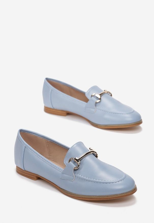 Renee - Jasnoniebieskie Mokasyny Sakina. Nosek buta: okrągły. Zapięcie: bez zapięcia. Kolor: niebieski. Szerokość cholewki: normalna. Obcas: na obcasie. Styl: elegancki, klasyczny. Wysokość obcasa: niski