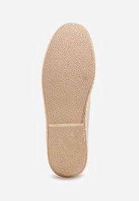 Born2be - Ciemnobeżowe Espadryle z Plecionką i Ażurowym Zdobieniem Lanivesa. Okazja: na co dzień, na spacer. Kolor: beżowy. Materiał: materiał, jeans, len. Szerokość cholewki: normalna. Wzór: aplikacja, ażurowy. Sezon: lato, wiosna. Styl: elegancki, klasyczny, wakacyjny, casual #2