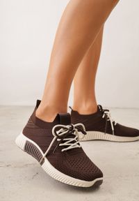 Born2be - Brązowe Sneakersy z Podwójnym Sznurowaniem Fontarin. Nosek buta: okrągły. Kolor: brązowy. Materiał: materiał. Obcas: na obcasie. Wysokość obcasa: niski #1