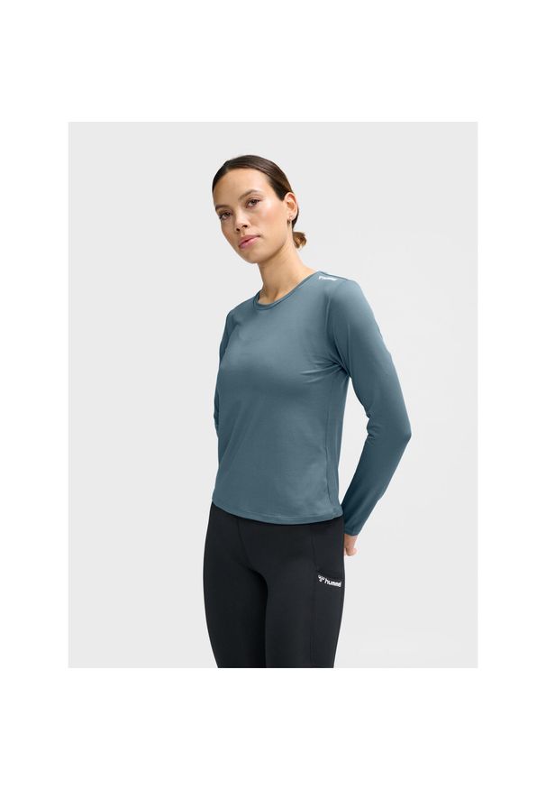Damski jersey z długim rękawem Hummel MT Aura. Kolor: wielokolorowy, niebieski, szary. Materiał: jersey. Długość rękawa: długi rękaw. Długość: długie. Sport: piłka nożna