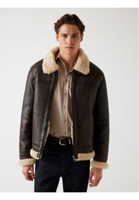 Guess Kurtka przejściowa 179663 Brązowy Classic Fit. Kolor: brązowy