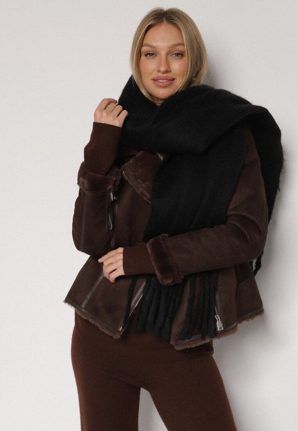 Born2be - Czarny Szalik z Frędzlami Owedarria. Okazja: na co dzień. Kolor: czarny. Materiał: dresówka, jeans. Styl: casual, elegancki