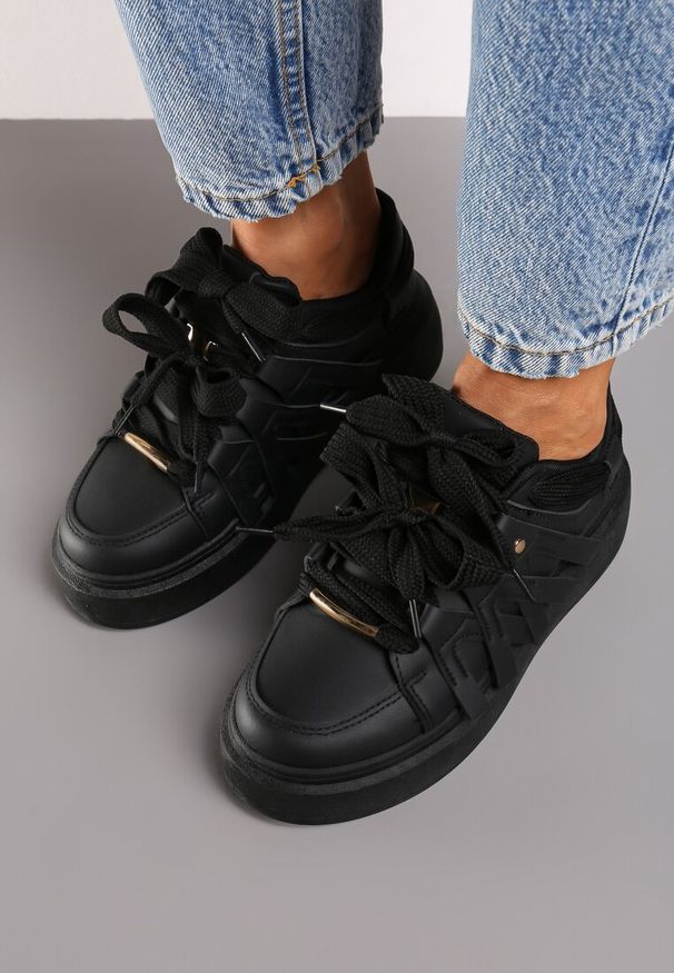 Renee - Czarne Sznurowane Sneakersy na Platformie Ozdobione Paskami Lerinique. Okazja: na co dzień. Zapięcie: pasek. Kolor: czarny. Wzór: aplikacja. Obcas: na platformie