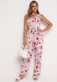 Born2be - Różowy Kombinezon w Kwiaty Wykończony Troczkami z Gumką w Talii Jalivia. Okazja: na co dzień. Kolor: różowy. Długość rękawa: na ramiączkach. Wzór: kwiaty. Sezon: wiosna, lato. Styl: casual, elegancki #1