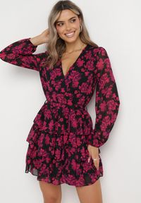 Born2be - Różowa Rozkloszowana Mini Sukienka w Kwiaty z Trójkątnym Dekoltem i Falbankami Cehamla. Typ kołnierza: kołnierz z falbankami. Kolor: różowy. Materiał: materiał. Wzór: kwiaty. Typ sukienki: kopertowe. Długość: mini #4