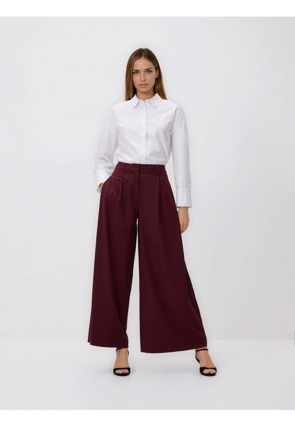 Reserved - Spodnie z szerokimi nogawkami - bordowy. Kolor: czerwony. Materiał: dzianina, wiskoza