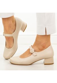 Cieliste półbuty damskie Sergio Leone Pb416. Nosek buta: okrągły. Zapięcie: pasek. Materiał: skóra. Sezon: wiosna, lato. Obcas: na obcasie. Styl: elegancki, klasyczny, wizytowy. Wysokość obcasa: średni #1