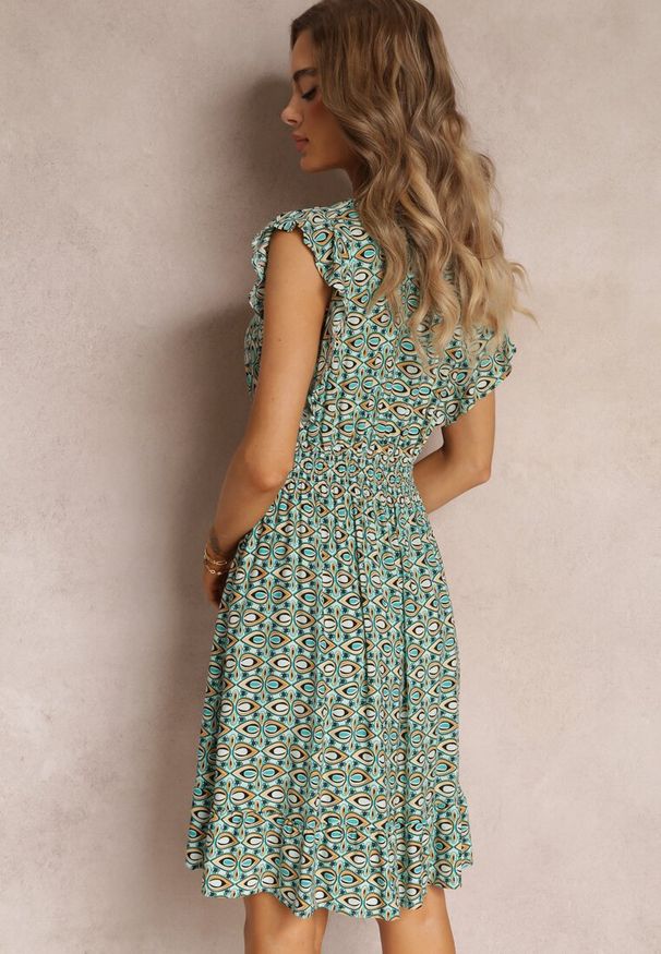 Renee - Zielona Wiskozowa Sukienka Mini z Gumkami w Pasie w Kwiatki Reeves. Typ kołnierza: kołnierz z falbankami, dekolt kopertowy. Kolor: zielony. Materiał: wiskoza. Wzór: kwiaty. Typ sukienki: rozkloszowane, kopertowe. Długość: mini